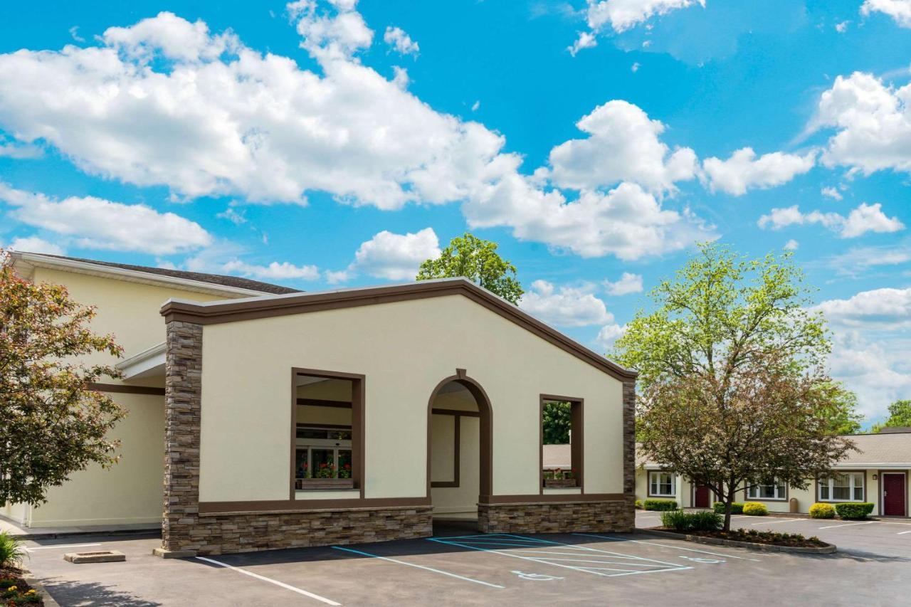 Rodeway Inn Poughkeepsie Exterior photo