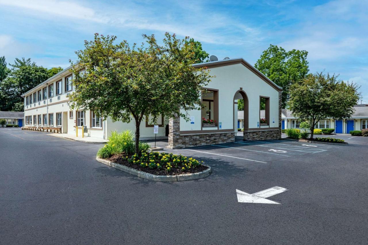 Rodeway Inn Poughkeepsie Exterior photo
